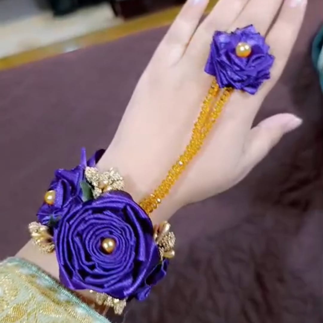 Floral Gajra with Ring